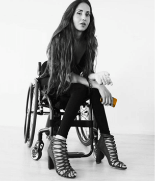 Tirzah López poza lifestyle’owa