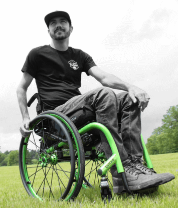 Zac Wolfe poza lifestyle’owa